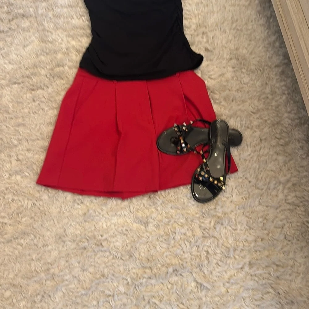 NWOT- Zara Women's Shorts.. Fuchsia color - Picture 5 of 12